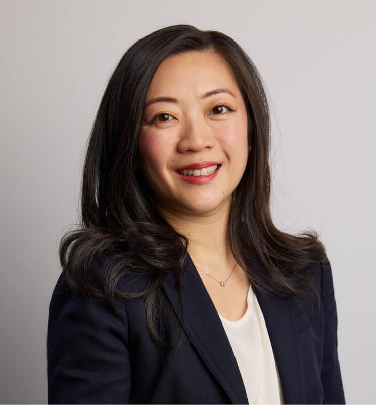 Evelyn Lu, CFA headshot