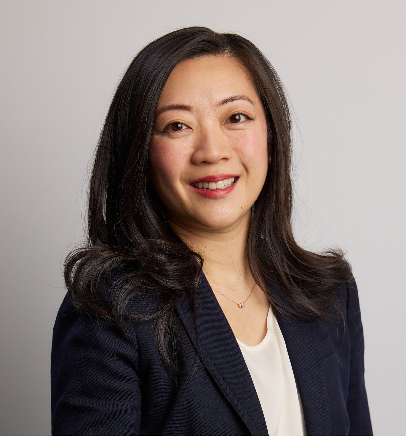 Evelyn Lu, CFA headshot